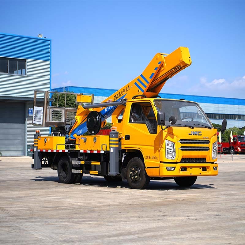 Japan isuzu 18m truck mounted crane Oblique Front View