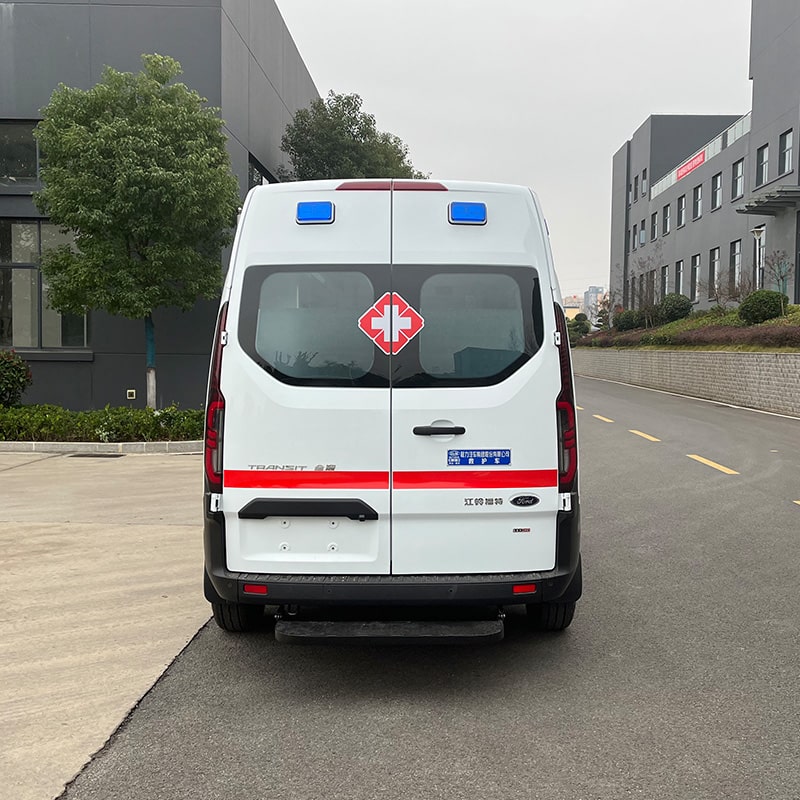 Ford 4*2 high quality RHD ward-type ambulance Back Image