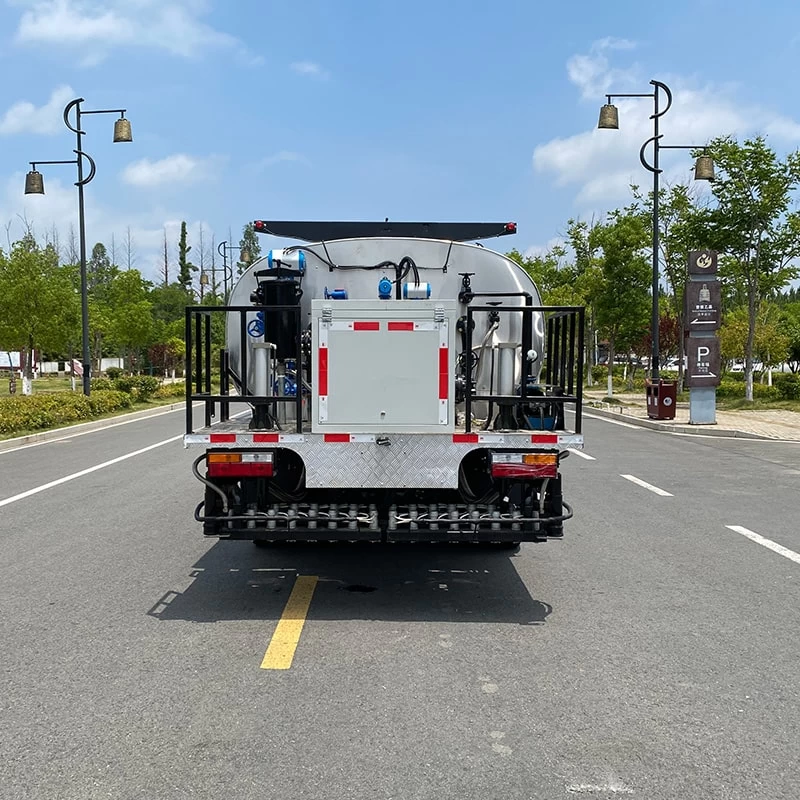 SHACMAN 8CBM intelligent road spraying asphalt truck Back Image
