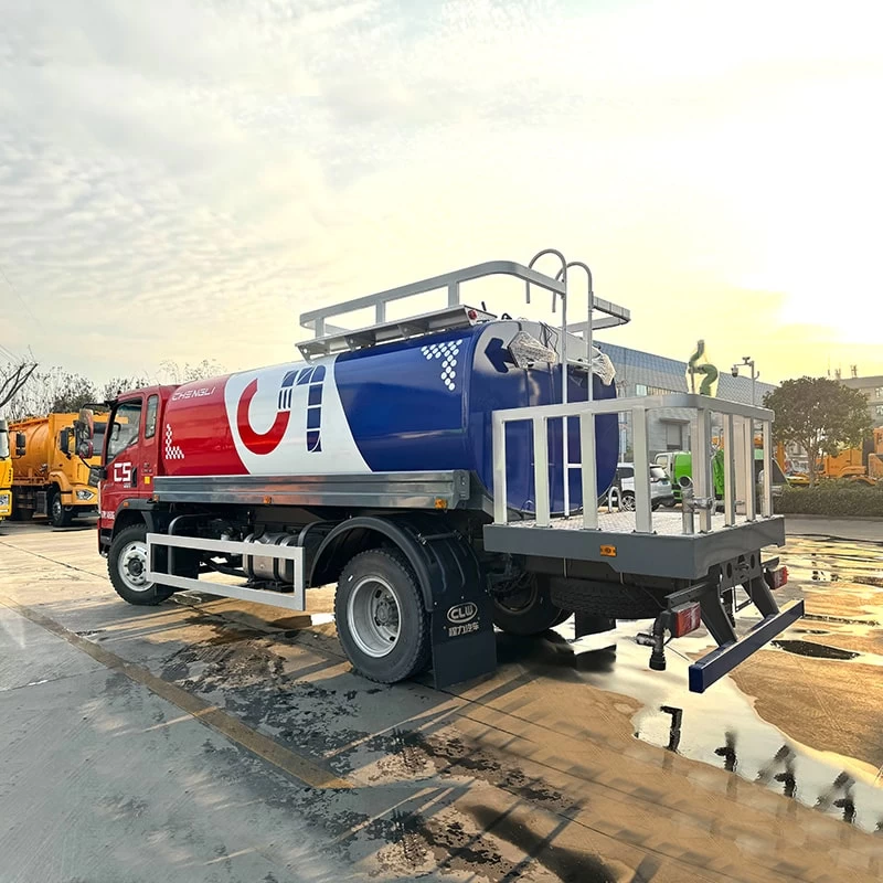 SINOTRUK HOWO 9000 liter 2400 gallon watering cart price Oblique Back Plot
