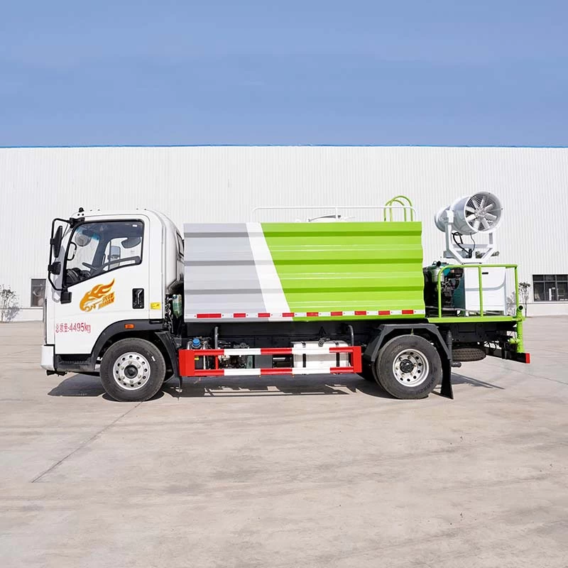 HOWO 5000 Liter 4x2 Water Tank Truck With Bowser Front Side View