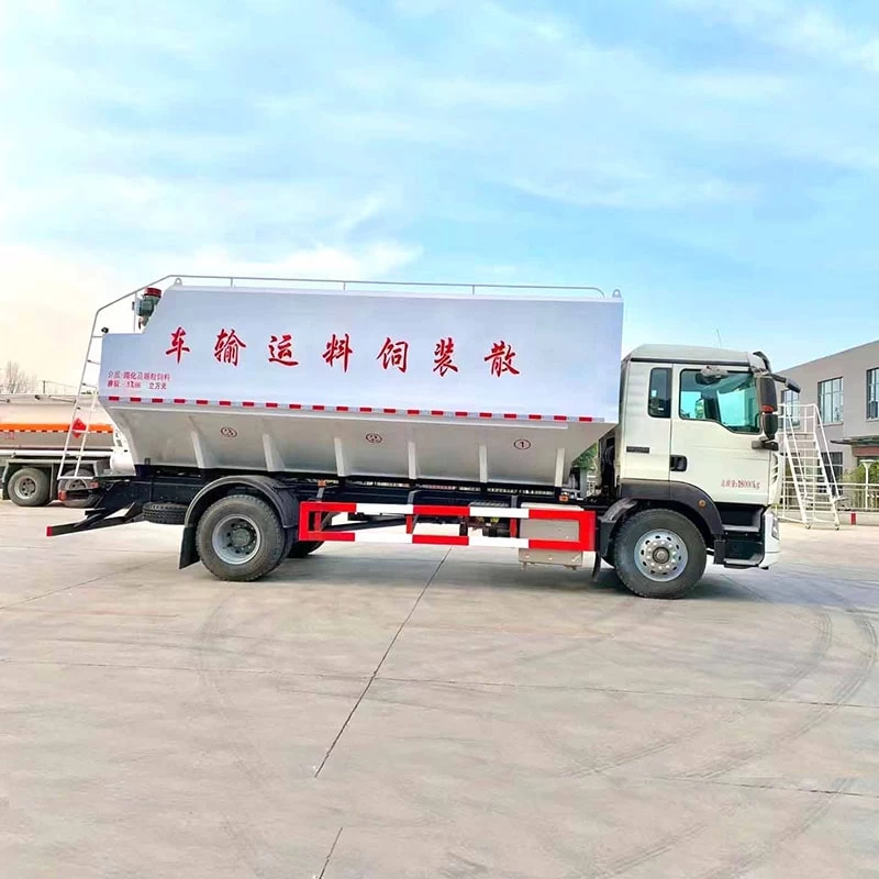 HOWO hydraulic discharge 12 ton bulk feed truck Front Side View