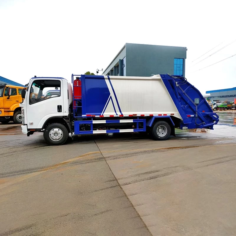 Isuzu 6/9 CBM Garbage Compactor Truck Trash Compressing Truck Front Side View

