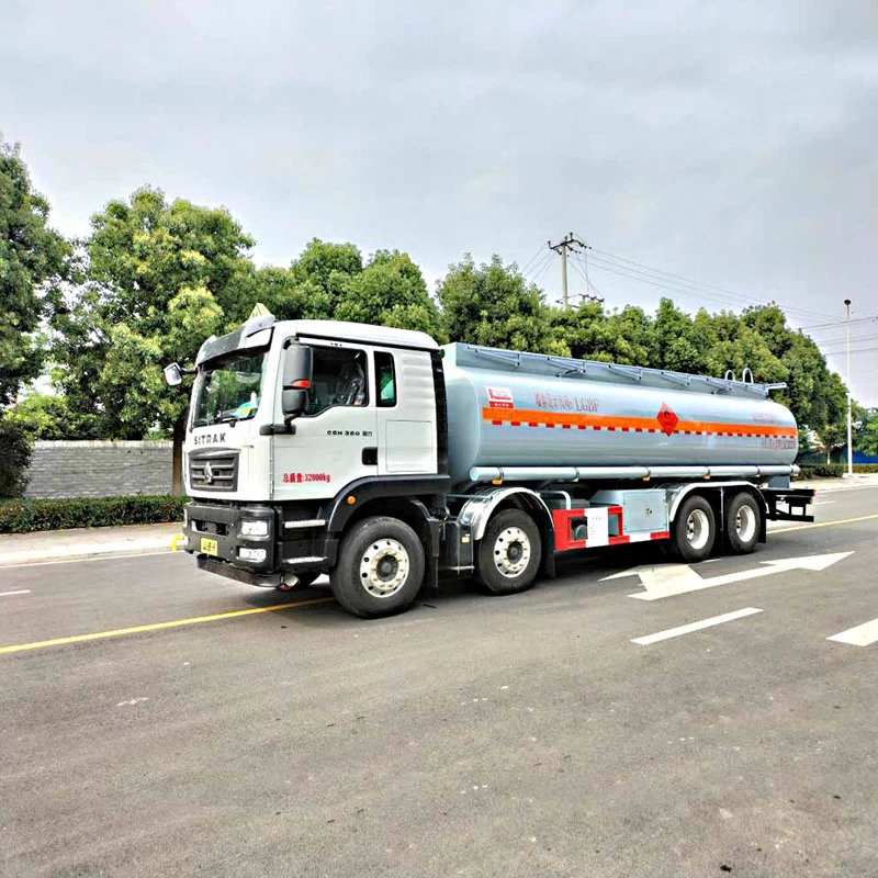 SINOTRUK 8*4 24m3 kerosene flammable liquid transport truck Oblique Front View 
