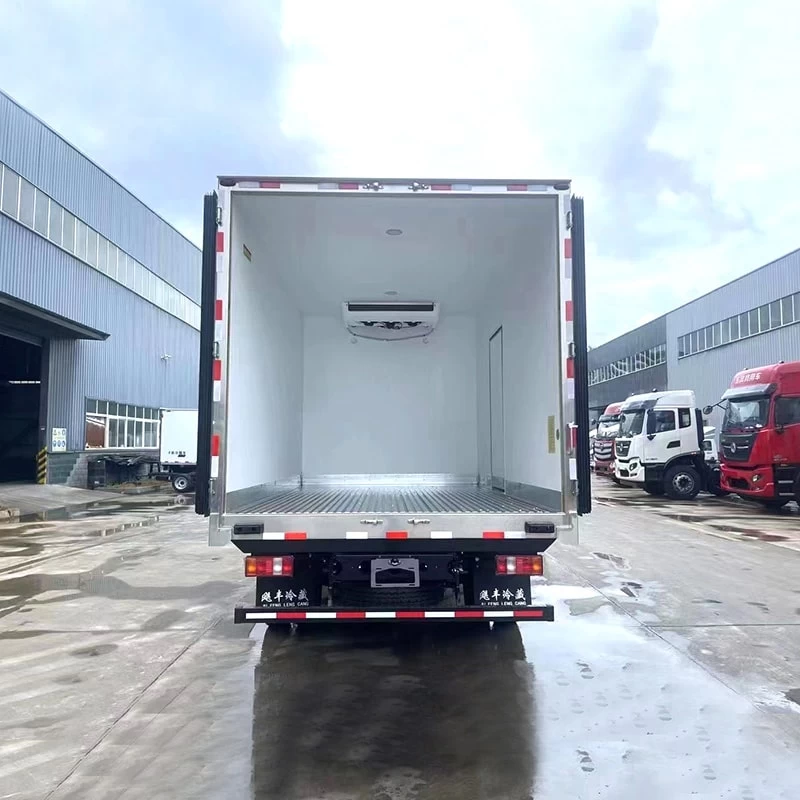 SINOTRUK HOWO 4*2 23m3 right hand drive refrigerator truck Back Image