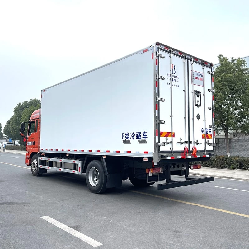 New diesel HOWO 41m3 vegetable truck refrigeration Oblique Back Plot