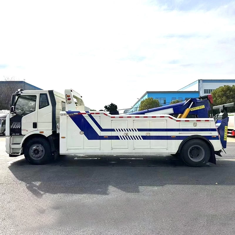 China FAW 4*2 heavy duty 360 rotation towing wrecker truck Front Side View
