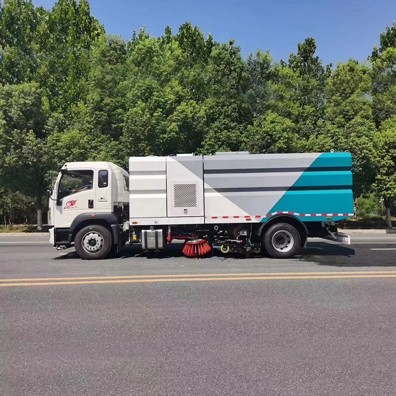 SINOTRUK 4*2 high pressure used or new road sweeper truck Front Side View
