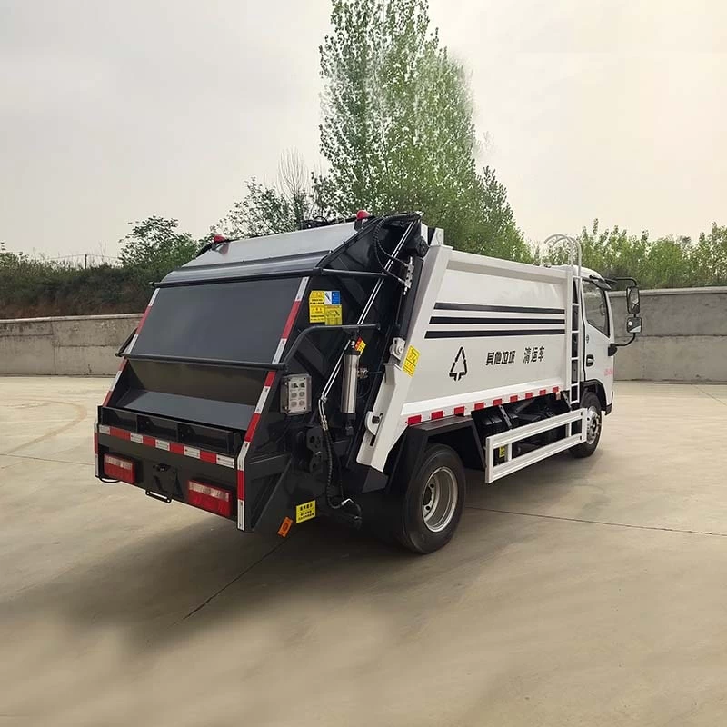 DongFeng 5m3 Garbage Compactor Truck Oblique Back Plot