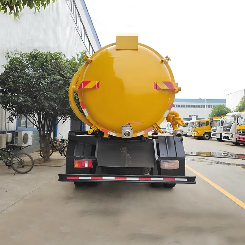 Howo 4x2 5000L Small Septic Fecal Suciton Tanker Truck Back Image
