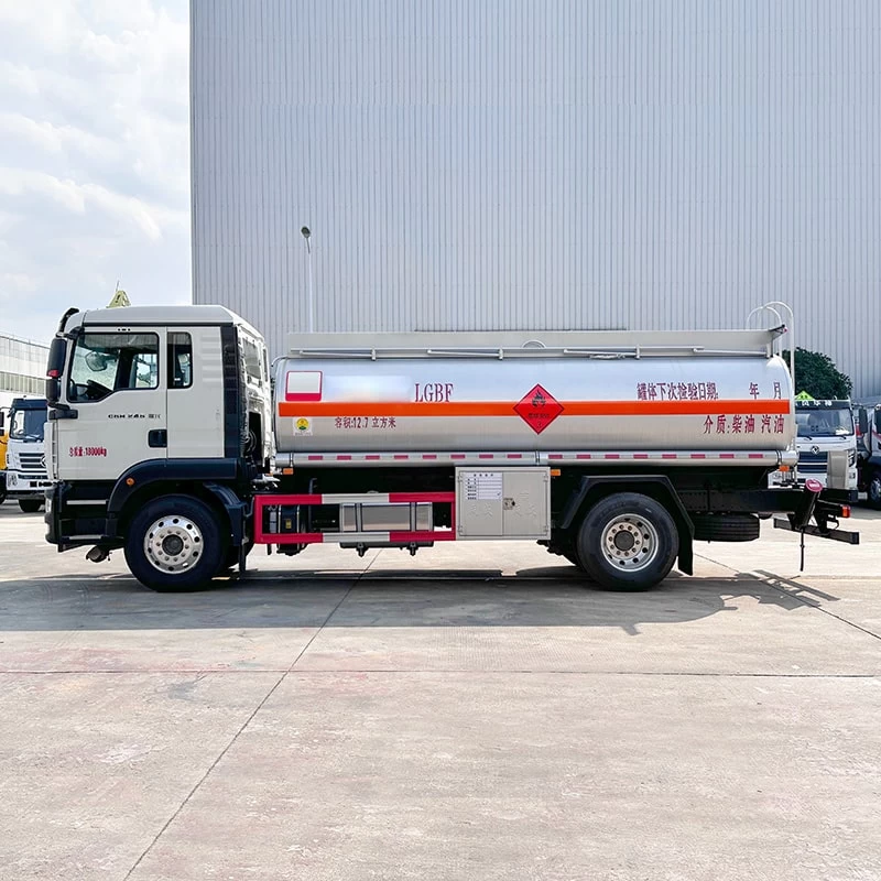 SINOTRUK 4*2 11ton fuel tanker truck oil tank truck Front Side View
