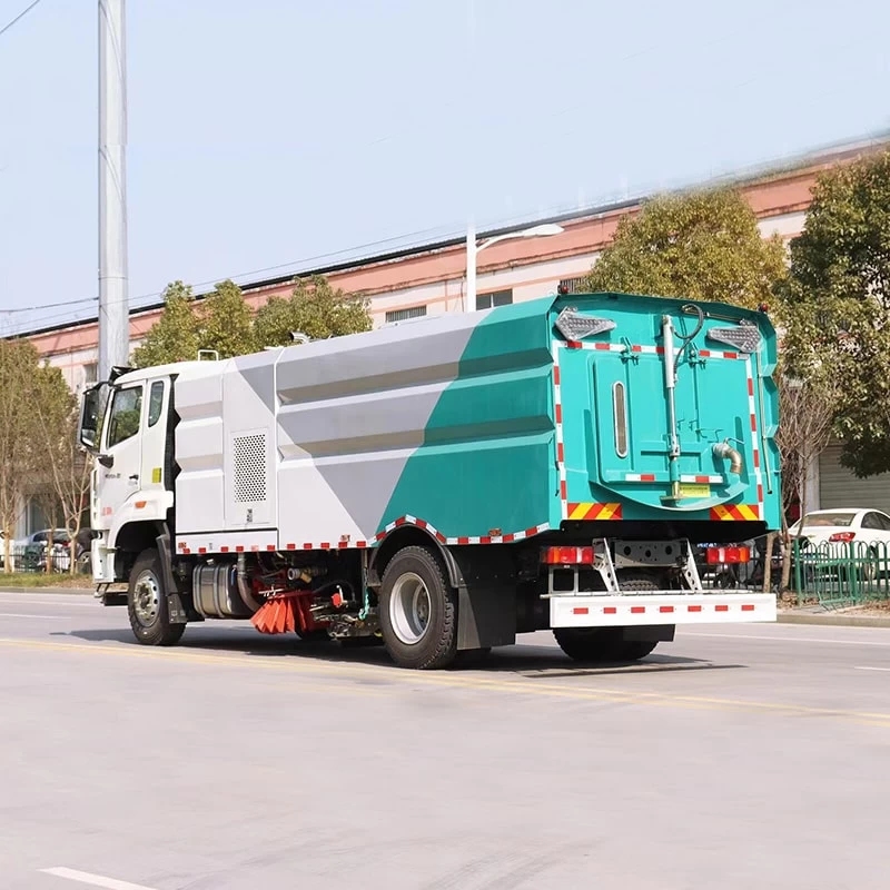 SINOTRUK 4*2 new or used price of road sweeper truc Oblique Back Plot