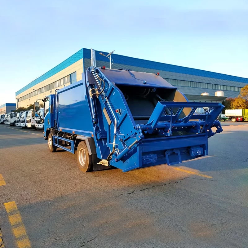 ISUZU New or Used 4x2 7 CBM Garbage Compactor Truck for Sale Oblique Back Plot
