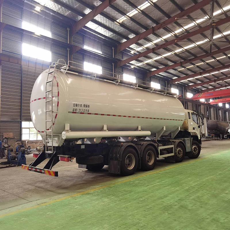 HOWO 28cbm corn Petroleum resin granule transport truck Oblique Back Plot
