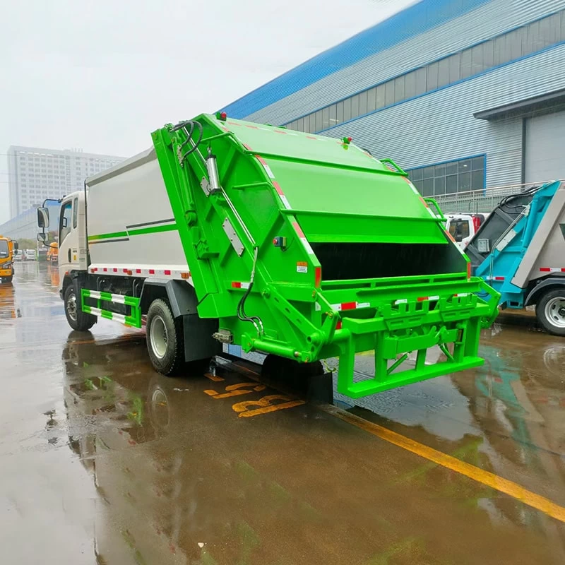 Howo 4x2 9 CBM Small Garbage Compactor Truck for Sale Oblique Back Plot
