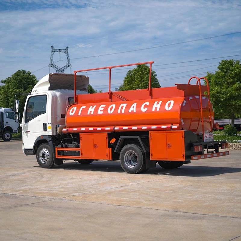 Howo 5CBM Mobile Refueling Tank Truck Oblique Back Plot
