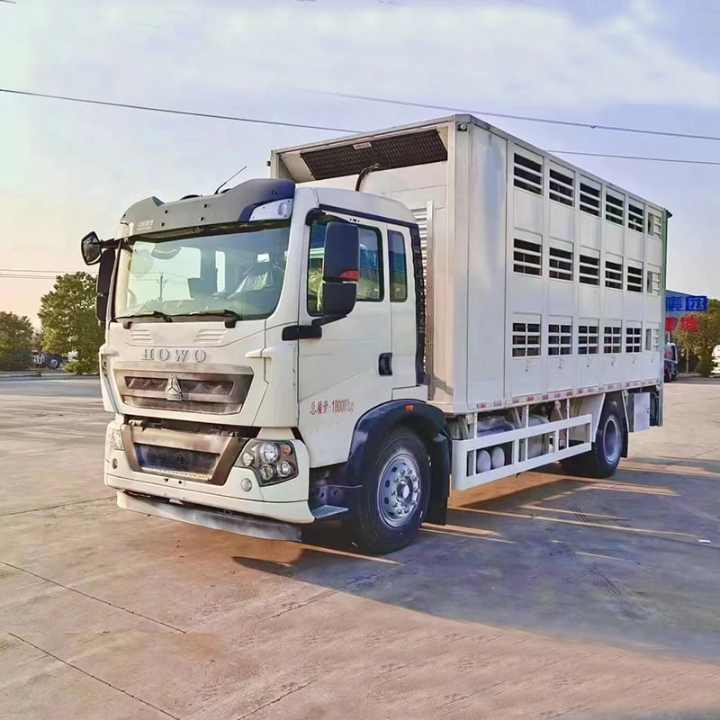 HOWO animal pig chicken livestock poultry transport truck Oblique Front View