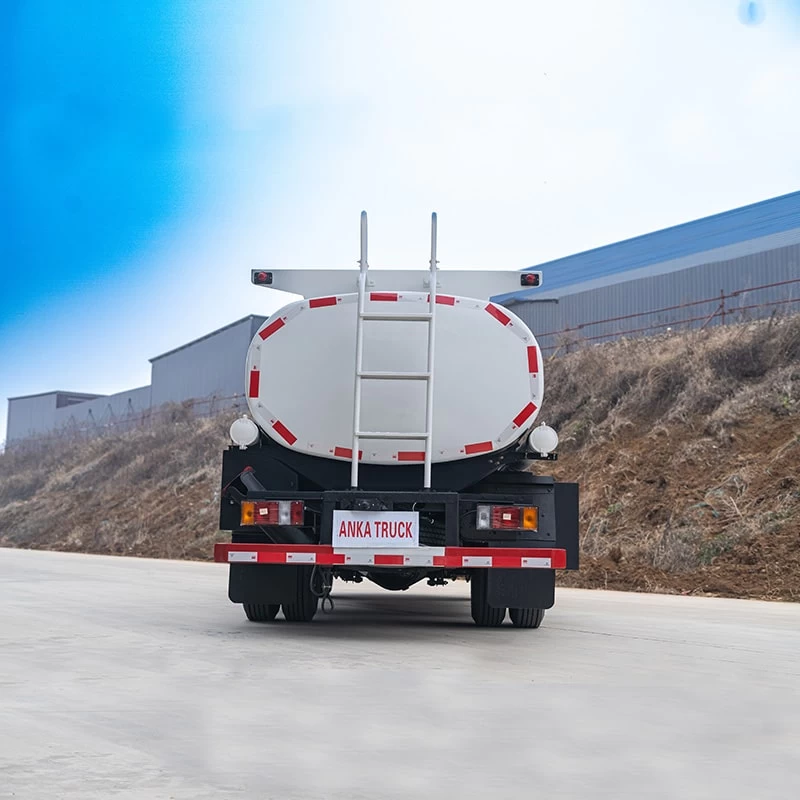 ISUZU 5000L fuel tank truck Back Image