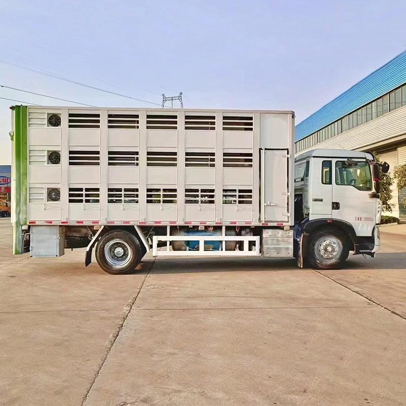 HOWO animal pig chicken livestock poultry transport truck Front Side View