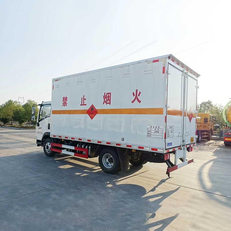 SINOTRUK 4*2 flammable liquid explosion-proof truck Oblique Back Plot
