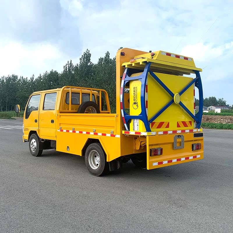 Japan Isuzu 4*2 double row anti-collision buffer truck Oblique Back Plot

