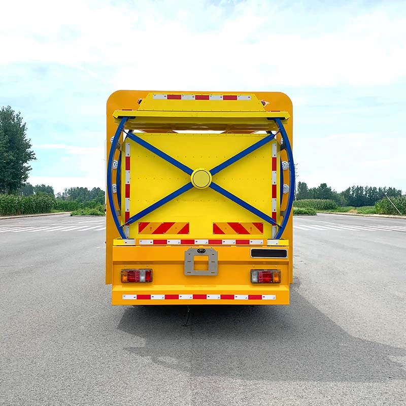 Japan Isuzu 4*2 Impact-proof truck anti crash buffer truck Back Image
 
