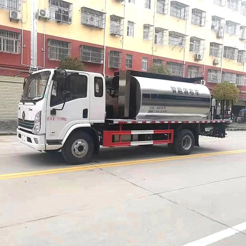 SHACMAN 8CBM 4*2 automatic asphalt distribution truck Oblique Front View
