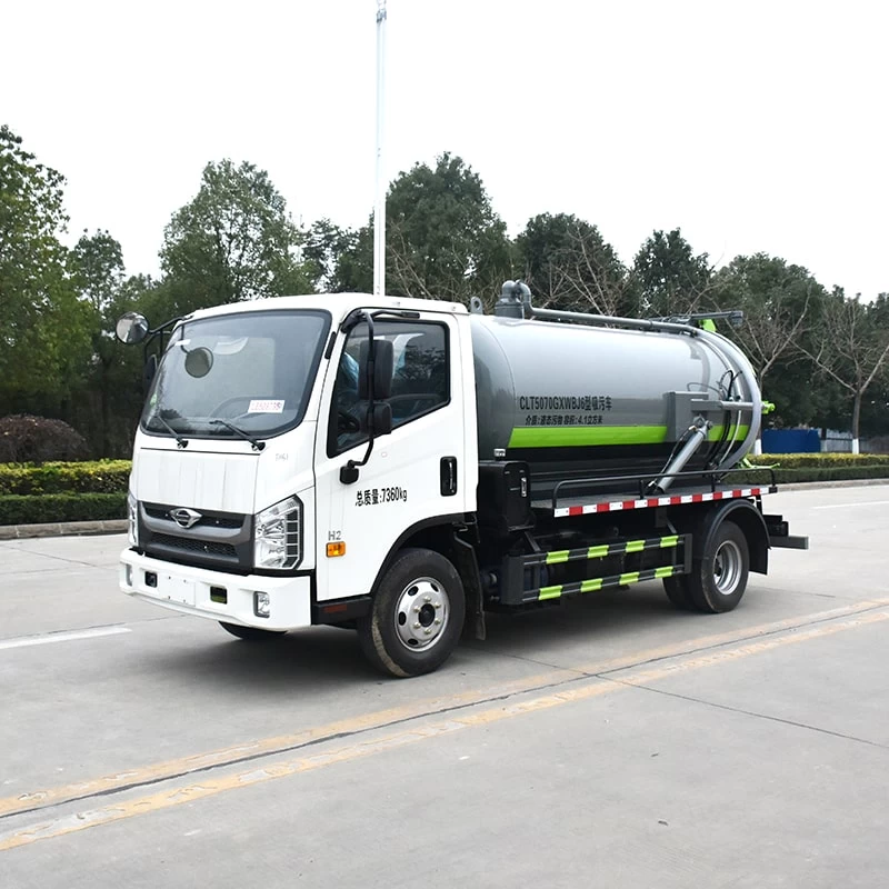 Foton small 5 cbm 4×2 suction sewage truck Oblique Front View