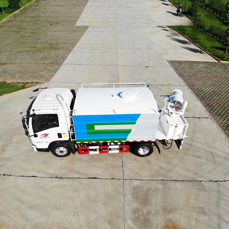Howo 4X2 5cbm Water Spray Tank Truck Front Side View