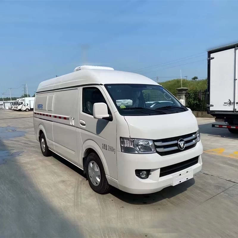 2 ton Frozen food transportation refrigerator van truck Oblique Front View
