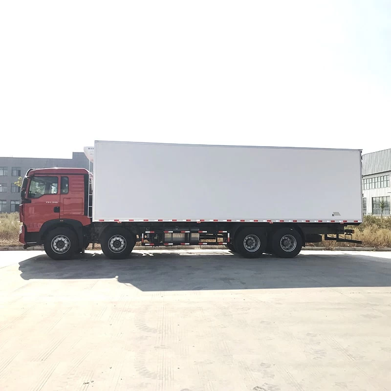 SINOTRUK HOWO 8*4 big capacity 56m3 refrigerator trucks Front Side View