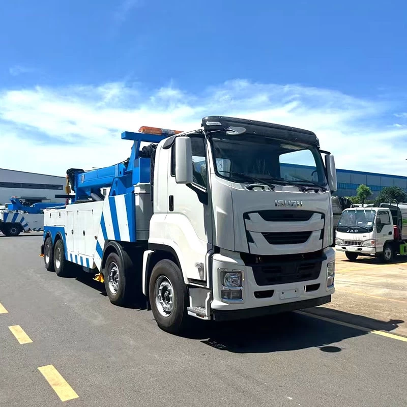 ISUZU 8x4 Rotator 40Ton Recovery Truck for Emergency Rescue Oblique Front View