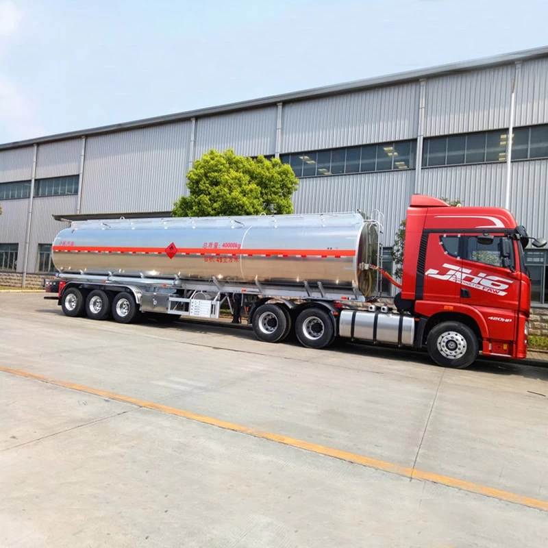3 Axles 49000L Crude Oil Gasoline Petrol Tanker Semi Trailer Oblique Front View