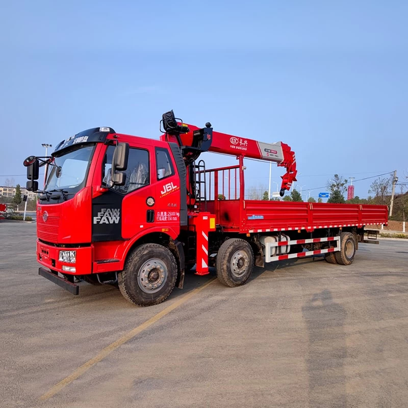 SHACMAN 10 ton 8*4 truck mounted crane Oblique Front View