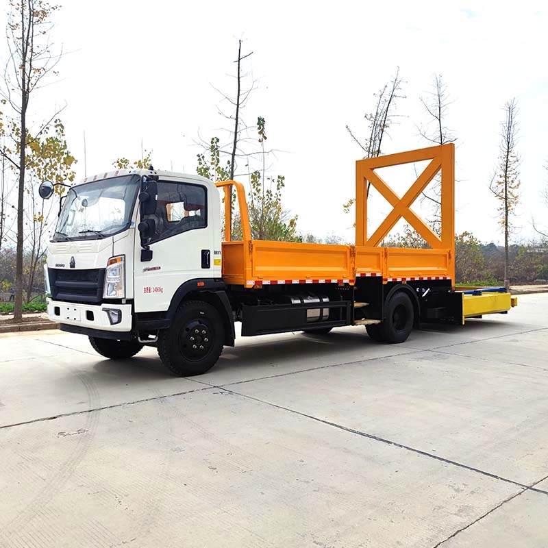 HOWO hot sell 100K 4*2 car anti-collision buffer truck Oblique Front View