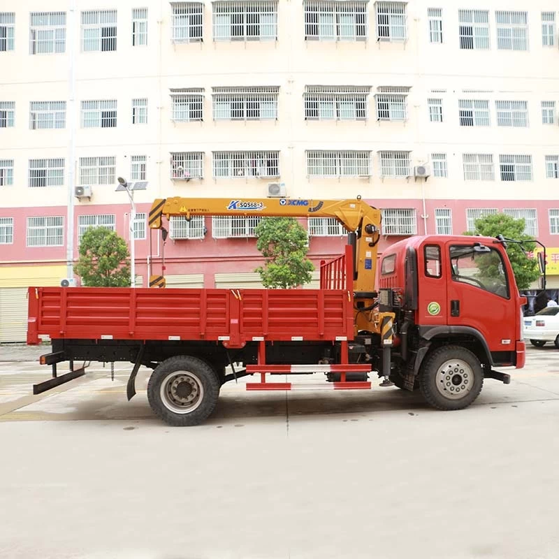DAYUN 4x2 6 8 ton truck mounted crane Front View