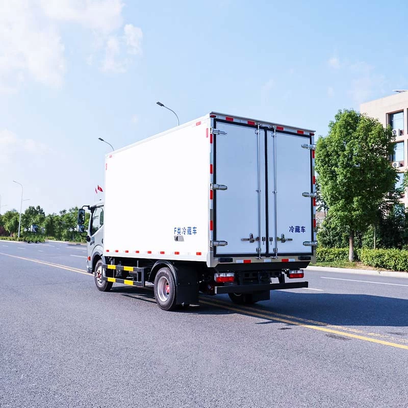 DongFeng small 5ton refrigerated truck Oblique Back Plot