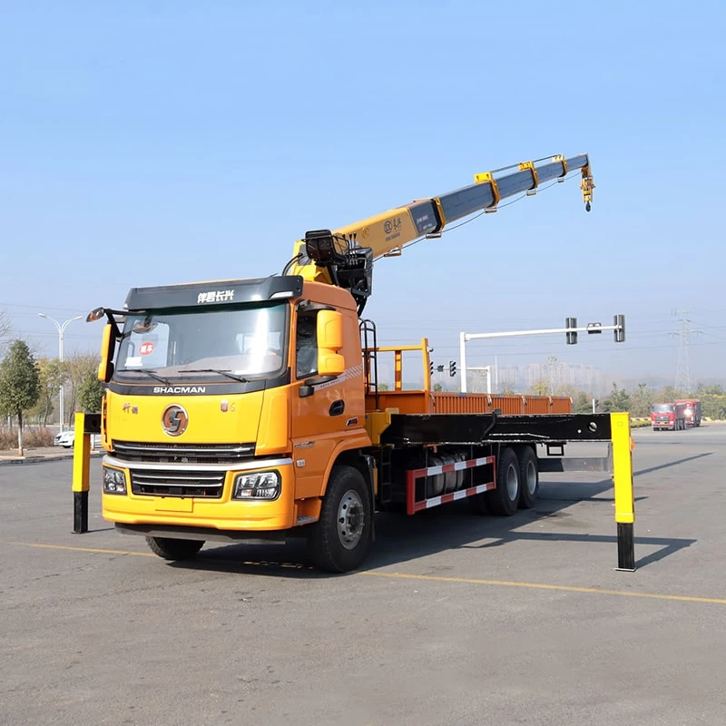 SHACMAN 8*4 straight telescopic boom truck mount crane Oblique Front View