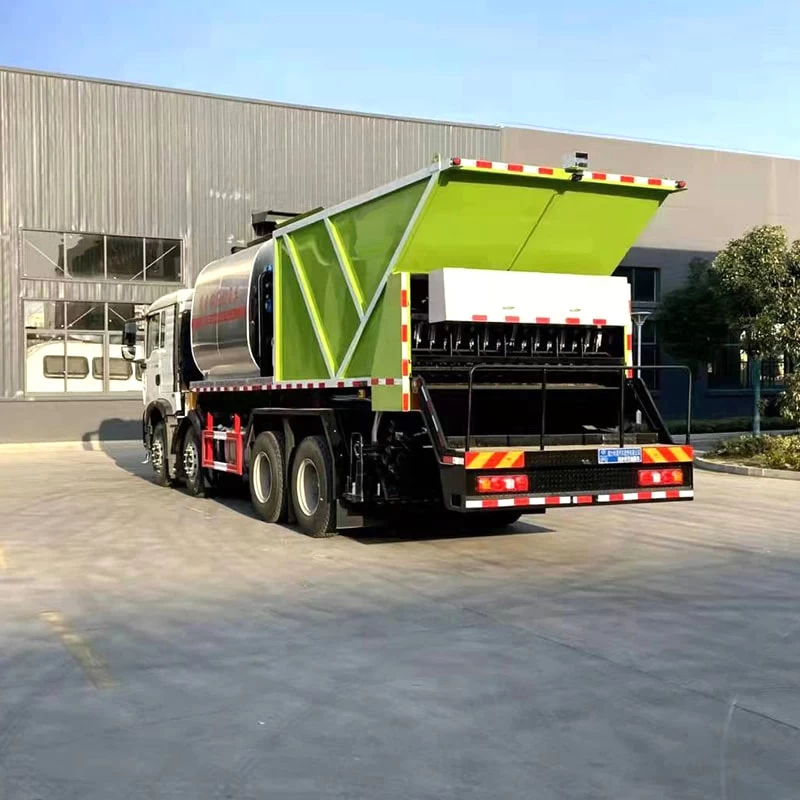 HOWO 8*4 asphalt synchronous crushed stone storage truck Oblique Back Plot