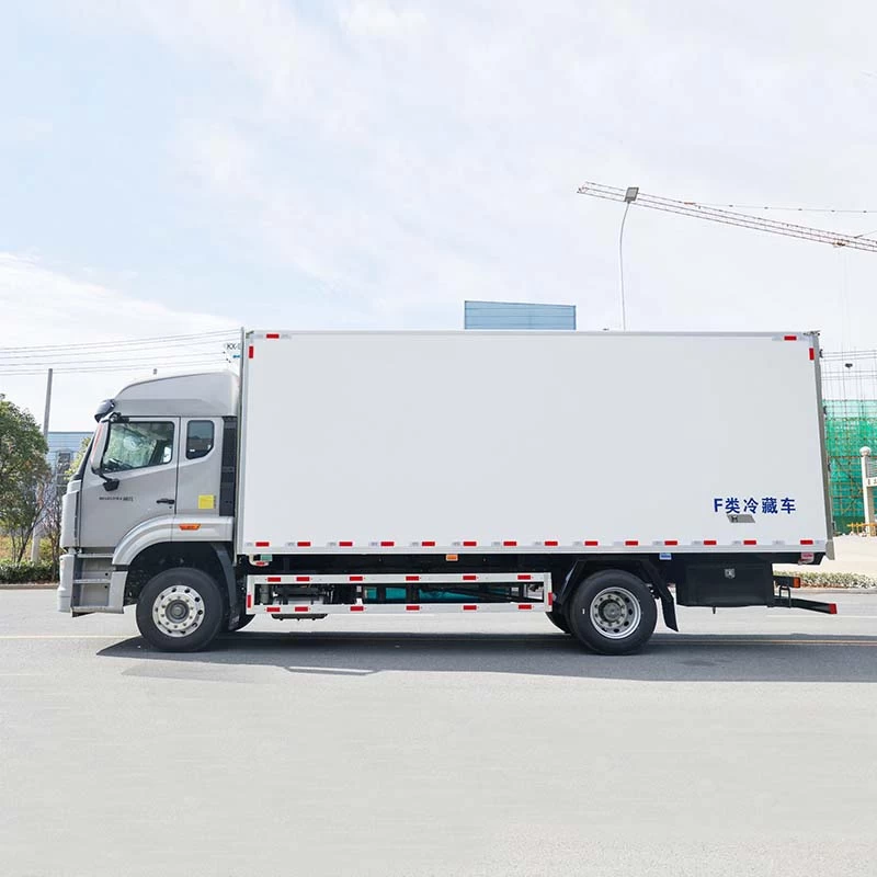 Sinotruk HOWO Freezer Box Truck Light duty 6.8m For Sale Front Side View
