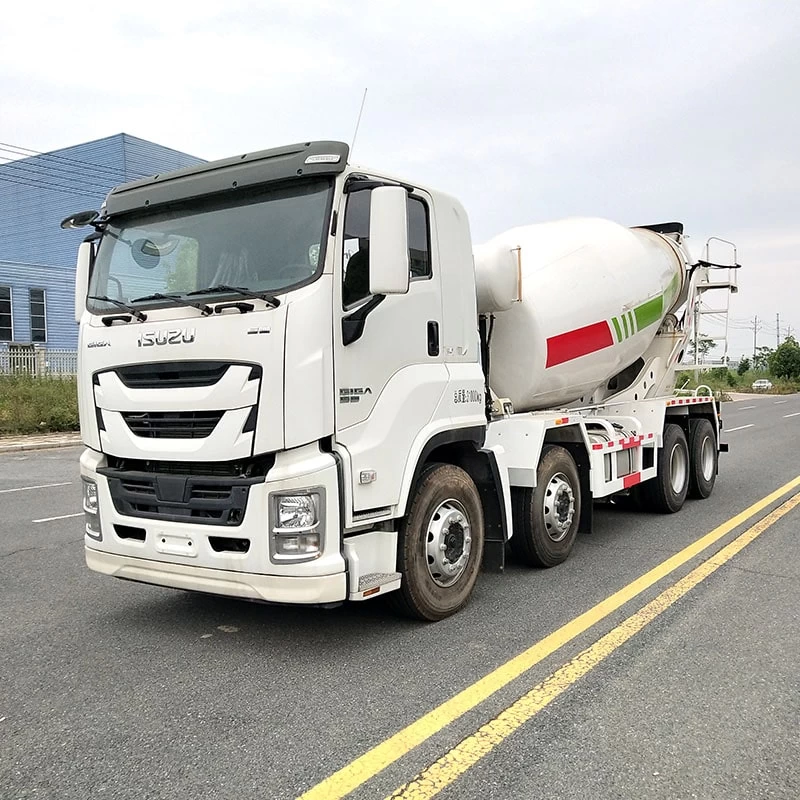 ISUZU 8*4 full power take-off concrete mixer truck Oblique Front View 
