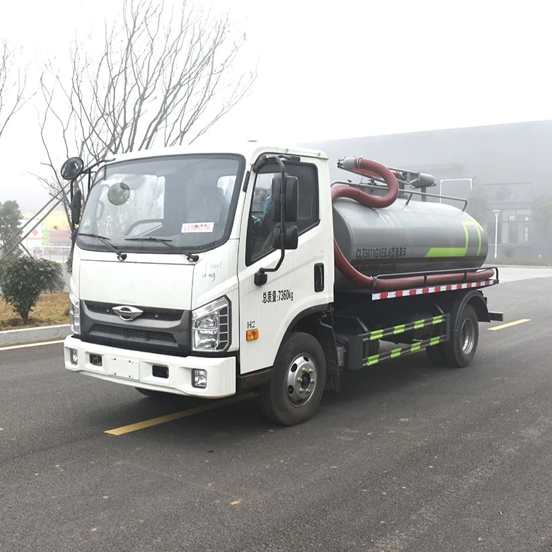 Foton 5500L 115HP toilet septic tank suction truck Oblique Front View 