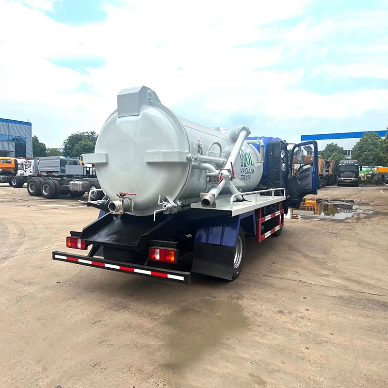 SINOTRUK 4*2 5 cubic vaccum sewage fecal suction truck Oblique Back Plot