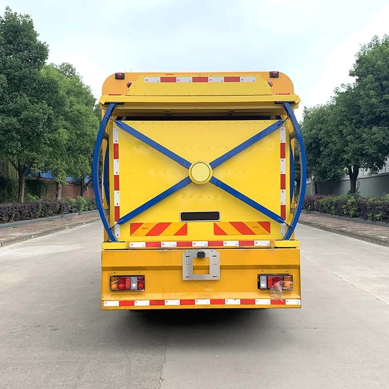 JAPAN Isuzu 80K 4*2 car anti-collision buffer truck Back Image
