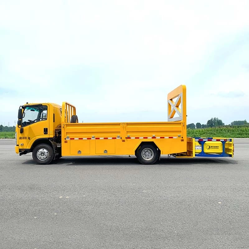 Japan Isuzu 4*2 Impact-proof truck anti crash buffer truck  Front Side View

