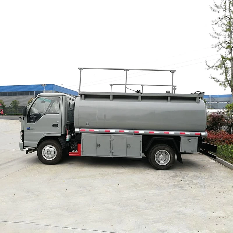Japan Brand ISUZU 4x2 5000L Mini Refuel Truck Front Side View
