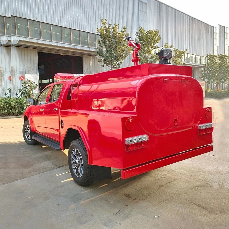 ISUZU 4 Wheels Pickup Fire Fighting Rescue Truck Oblique Back Plot
