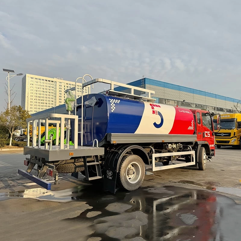 SINOTRUK HOWO 9000 liter 2400 gallon watering cart price Oblique Back Plot