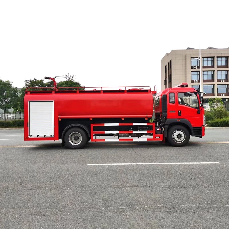 SINOTRUK low price 4*2 8cbm water tank fire truck Front Side View
