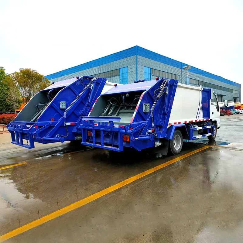 Isuzu 6/9 CBM Garbage Compactor Truck Trash Compressing Truck Oblique Back Plot
